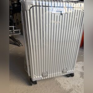 Silver Hard Shell Carry-On Suitcase + Compressible Packing Cubes